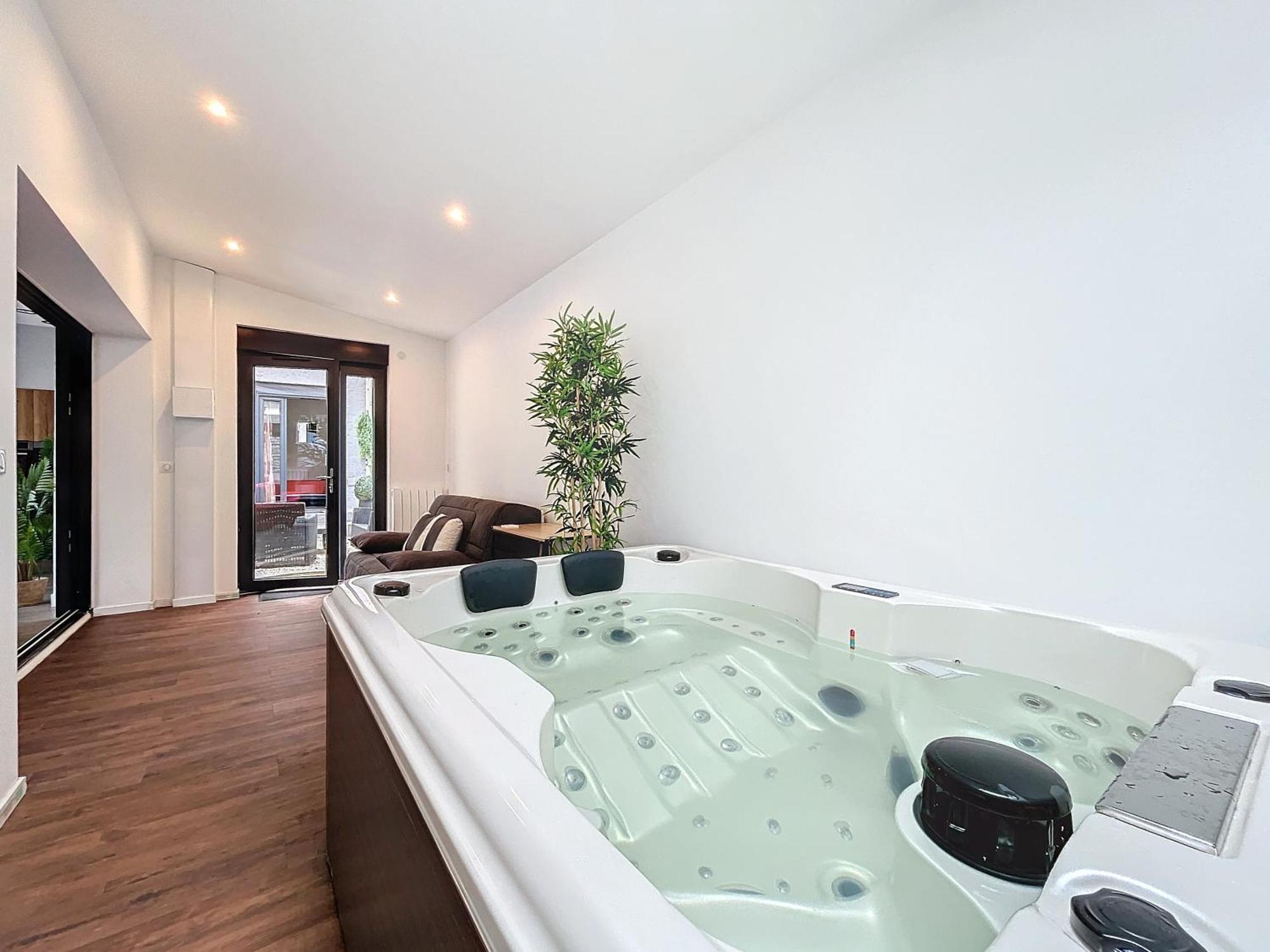 Loft Terrasse Avec Spa Proche Centre Historique 몽뤼꽁 외부 사진