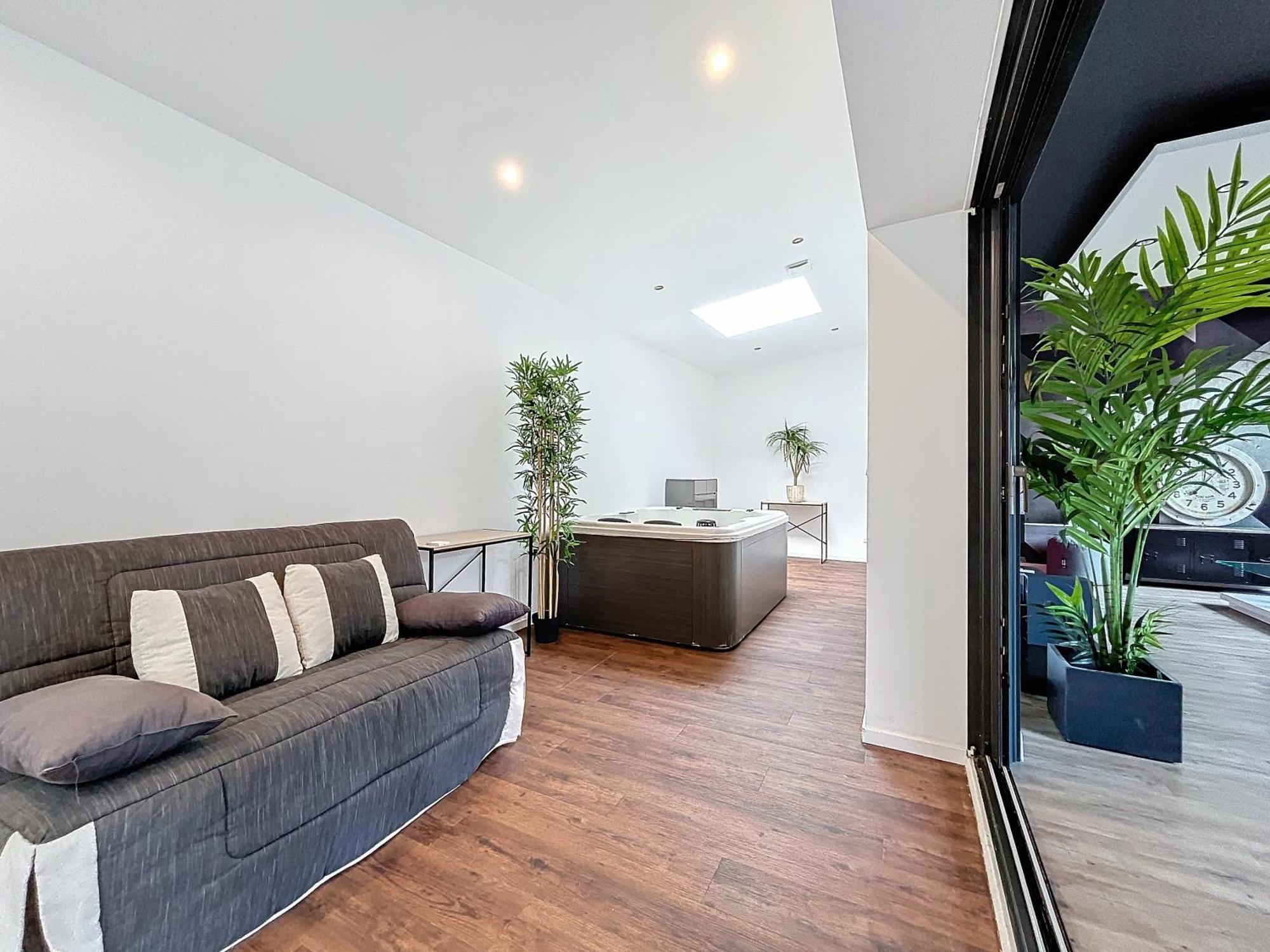 Loft Terrasse Avec Spa Proche Centre Historique 몽뤼꽁 외부 사진